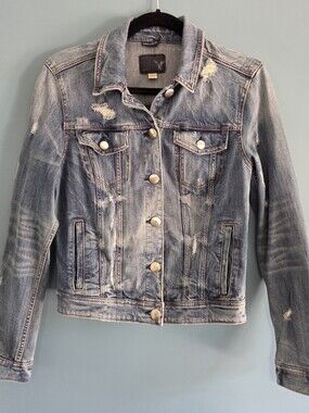 ​American Eagle Outfitters Distressed Super Stretch Denim Trucker Jacket